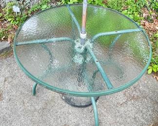 PATIO TABLE W/UMBRELLA STAND