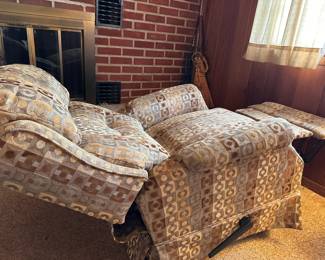 2) Lane Rocker Recliner 32w seat 20w 21d 19h