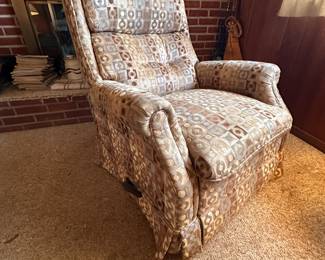 2) Lane Rocker Recliner 32w seat 20w 21d 19h