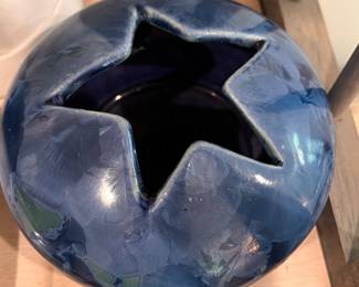 Vtg. Signed Edgecomb pottery star planter w/wire flower frog