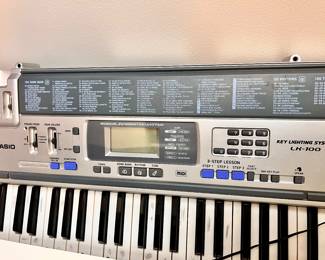 Casio Elec. keyboard - Key Lighting System LK-100