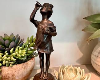 Crizaro bronze girl blowing bubbles