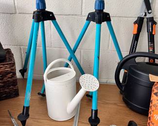 Tripod water sprinklers