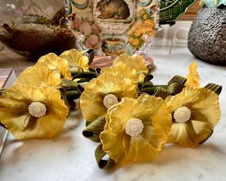 They're not just 10 floral napkins rings, they're 10 BEAUITFUL floral napkin rings