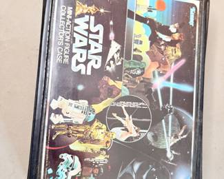 Star Wars mini-action figure collectors case. With 18 action figures