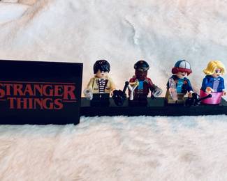 Stranger Things - LEGO set 75810 - minifigures
