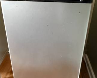 Frigidaire mini-refrigerator