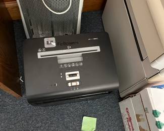 Fellowes P-48C Cross-Cut Shredder. Ideal for home or small office. Working condition.