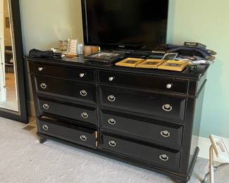 Elegant 3-piece bedroom set (Part2/Armoire Drawers) - This stately black wood bedroom set includes: A King-sized bed frame with paneled headboard and footboard, A 9-drawer dresser with silver hardware and matching trim, A tall armoire/chest of drawers with 6 drawers and a side mirror
Crafted with timeless lines and satin black finish, this suite blends traditional style with modern sophistication. Gently used and well-maintained β a beautiful upgrade for any master bedroom.