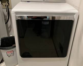 Maytag Bravos XL Washer & Dryer Set - Maytag Bravos XL High-Efficiency Electric Dryer β White
This sleek and modern Maytag Bravos XL front-load electric dryer features a spacious drum, multiple drying cycles, and easy-to-use digital controls. Designed for efficiency and large loads, it's perfect for busy households. The stylish chrome-accented door adds a touch of sophistication to any laundry room.
Brand: Maytag
Model: Bravos XL
Type: Electric Front-Load Dryer
Color: White with chrome trim
Condition: Gently Used β Excellent Working Order