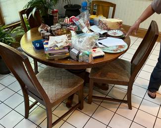 4 seater round kitchen table. Excuse the mess its beautiful underneath