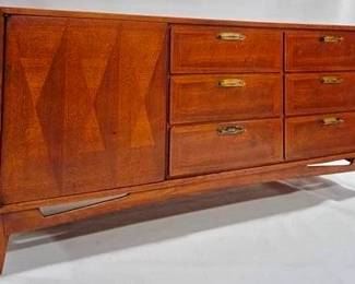 9259 - Mid-Century Long Credenza, Fitted Drawers 32 x 68 x 20 some scratches