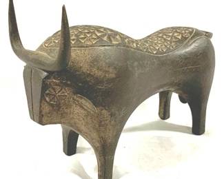 9561 - Cast Iron Bull Statue - 10" x 7.5" x 4"