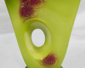 556 - Vintage Hull USA Pottery Vase 8.5"