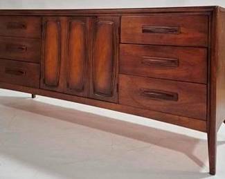 9274 - Broyhill Premier Mid-Century Credenza 31 x 66 x 19