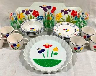 9397 - 22 Pc Set Tulip Tyme Dinnerware