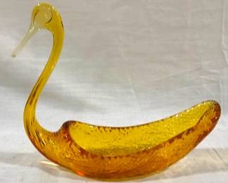 9406 - Amber Art Glass Swan 10 x 9