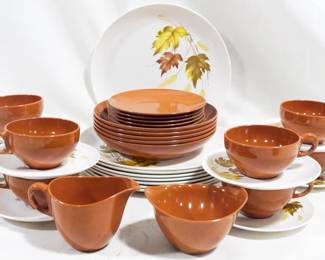 636 - 38pc Oneida Dinnerware Set