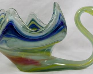 910 - Mid-Century Art Glass Swan 7x13x9