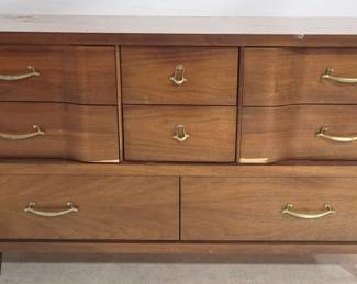 6001 - Johnson Carper MCM Eight Drawer Dresser 30 x 58 x 18