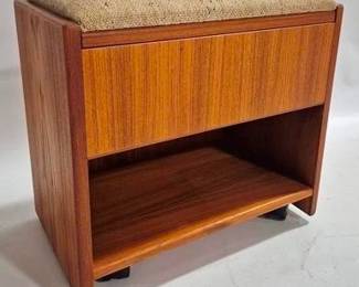 9250 - Vintage Hundevad Danish MCM Stool w/ Storage 18.5 x 20 x 12