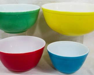 657 - Pyrex Primary Color Mixing Bowl Set (4) 4.5x10"