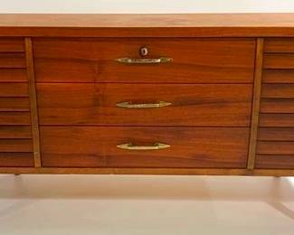 9201 - Lane Mid-Century Walnut Cedar Chest 20 x 44 x 17
