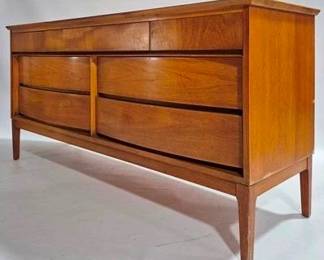 9258 - Kadill Sweden Walnut MCM Dresser 31 x 63 x 19 7 drawer
