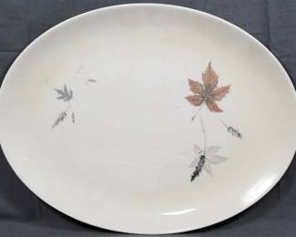 680 - Royal Doulton Tumbling Leaves Platter 12x15