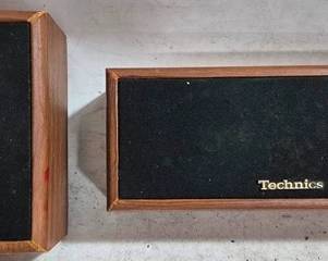 3297 - 2 Technics Speakers 8 x 6, 5 x 12 You are buying a used as-is electric/electronic item. We do not guarantee all components are present, and if it is not expressly stated, it is untested.