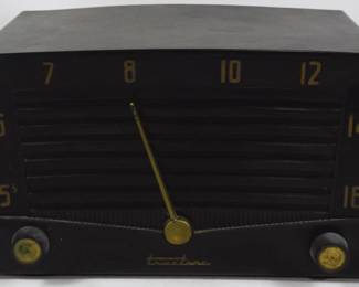1221 - Trueton Superheterodyne Model D 213A Ivory You are buying a used as-is electric/electronic item. We do not guarantee all components are present, and if it is not expressly stated, it is untested.