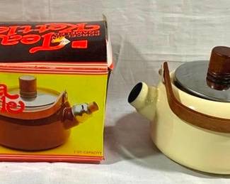 9384 - Tea Kettle w/ Original Box 6 x 8