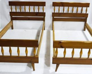 222 - Pair Franklin Shockey Pine Twin Beds 34x42x80
