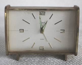 7060 - Sheffield Alarm Clock - 4" x 3" x 1.5" You are buying a used as-is electric/electronic item. We do not guarantee all components are present, and if it is not expressly stated, it is untested.