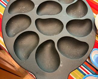 Cast iron oyster pan