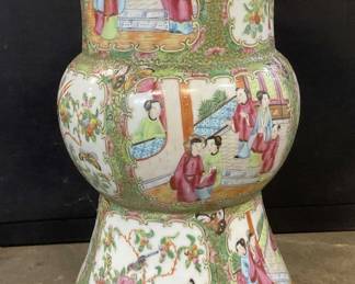 102: Vintage Hand Painted Asian Porcelain Table Lamp