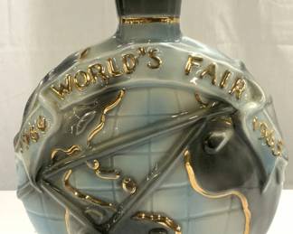 196: JIM BEAM WORLD FAIR Vntg Ceramic Decanter W Lid