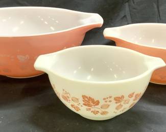 PYREX Lot 3 Serving Bowls Pink & White
