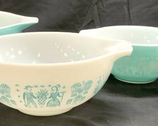 PYREX Lot 4 Serving Bowls Aqua & White