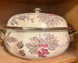 Tabletops Unlimited Grape Themed Dutch Oven