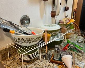 PYREX Crazy Daisy 2.5 Quart Lidded Casserole Dish,
PYREX Crazy Daisy Mixing Bowls, PYREX Butterfly Gold Mixing Bowl