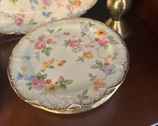 Vernon Kilns Floral Dinnerware Set with 22K Gold Trim