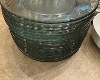 20 ten inch glass dinner plates