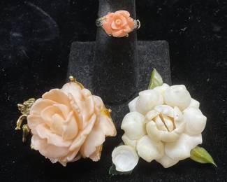 Lot 3 Vintage Gold Tn Flower Brooches & Ring