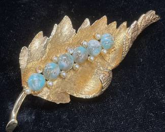 Vtg Gold Tone Faux Stone & Pearl Leaf Brooch