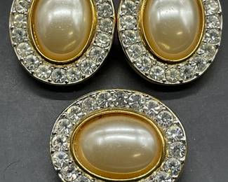 Set Bejeweled Pearlescent Earrings & Brooch