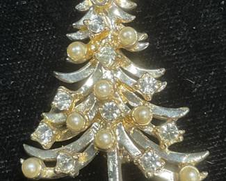 Gold Tn Faux Pearl Crystal Christmas Tree Brooch