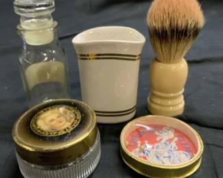 Lot 5 Assorted Tabletop Accessories