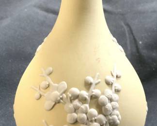 WEDGWOOD Vntg Bud Vase Cream & White