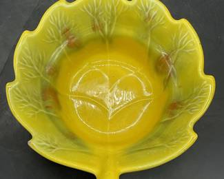 CALIFORNIA POTTERY USA Yellow Glazed Leaf Bowl